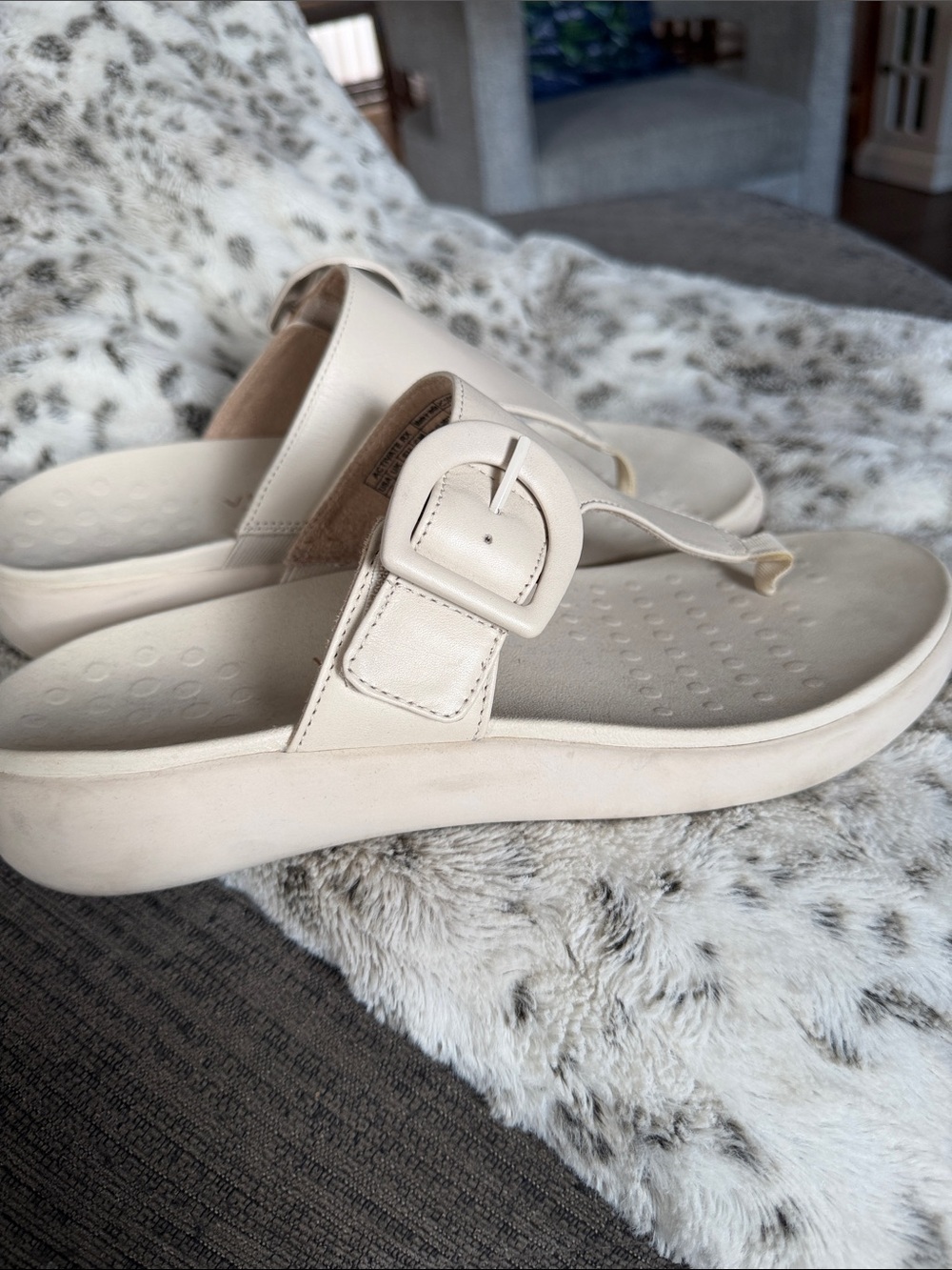 Vionic Women's Cream Recovery RX Thong Sandals - Picture 4 of 4
